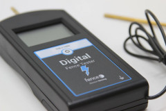 Digitální zkoušečka se zemněním pro elektrický ohradník 17 kV