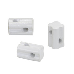 Porcelánový izolátor k elektrickému ohradníku, rohový a napínací - 4 ks